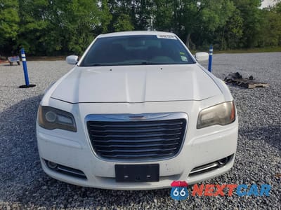 Piąte zdjęcie samochodu w środku: 2013 CHRYSLER 300 S VIN:2C3CCABG1DH643855 - miniatura