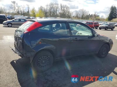 Trzecie zdjęcie samochodu z tyłu: 2005 FORD FOCUS ZX3 VIN:3FAFP31N95R158898 - miniatura
