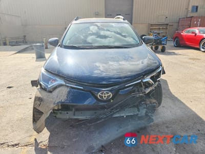 Piąte zdjęcie samochodu w środku: 2018 TOYOTA RAV4 LE VIN:JTMZFREV0JJ724457 - miniatura