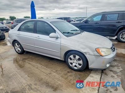Czwarte zdjęcie samochodu z boku: 2006 KIA SPECTRA EX VIN:KNAFE121X65284124 - miniatura