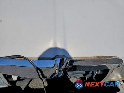 Zdjęcie 11 z 11 samochodu: 2000 LINCOLN TOWN CAR EXECUTIVE VIN:1LNHM81WXYY935382 - miniatura