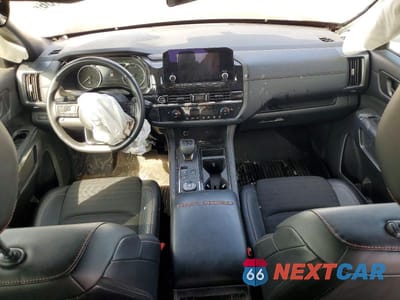 Zdjęcie 8 z 13 samochodu: 2023 NISSAN PATHFINDER SV VIN:5N1DR3BD5PC258107 - miniatura