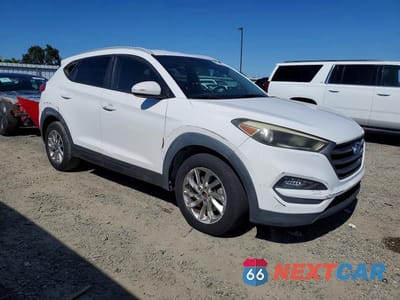 Czwarte zdjęcie samochodu z boku: 2016 HYUNDAI TUCSON SE VIN:KM8J33A48GU034233 - miniatura