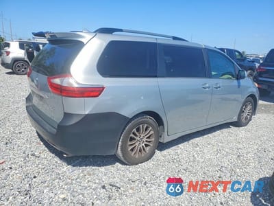 Trzecie zdjęcie samochodu z tyłu: 2019 TOYOTA SIENNA XLE 8-PASSENGER VIN:5TDYZ3DC4KS993128 - miniatura