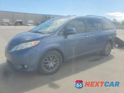 2016 TOYOTA SIENNA XLE 8-PASSENGER 5TDYK3DC9GS760163 - główne zdjęcie licytacji z USA - miniatura