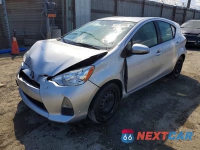 2013 TOYOTA PRIUS C THREE JTDKDTB31D1057684 - główne zdjęcie licytacji z USA - miniatura