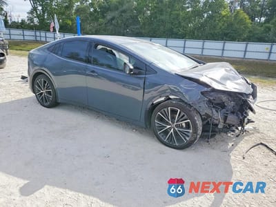 Czwarte zdjęcie samochodu z boku: 2025 TOYOTA PRIUS XLE VIN:JTDACAAU0S3059148 - miniatura