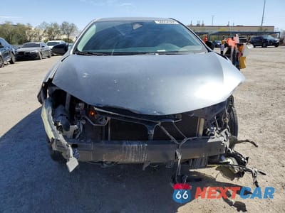 Piąte zdjęcie samochodu w środku: 2017 TOYOTA COROLLA LE VIN:5YFBURHE3HP670371 - miniatura