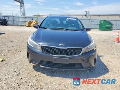 Piąte zdjęcie samochodu w środku: 2017 KIA FORTE LX VIN:3KPFL4A75HE049315 - miniatura