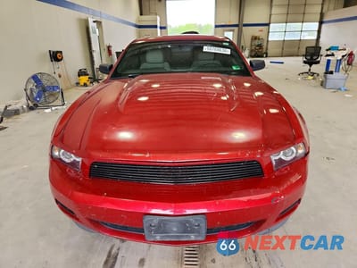 Piąte zdjęcie samochodu w środku: 2012 FORD MUSTANG VIN:1ZVBP8AM9C5255769 - miniatura
