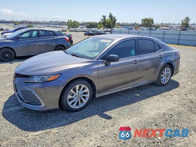 2021 TOYOTA CAMRY LE 4T1C11AK2MU428890 - główne zdjęcie licytacji z USA - miniatura