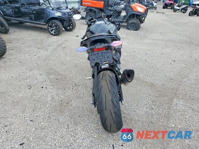 Czwarte zdjęcie samochodu z boku: 2026 BMW S 1000 RR VIN:WB10P2304T6M24606 - miniatura