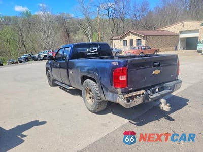 Trzecie zdjęcie samochodu z tyłu: 2011 CHEVROLET SILVERADO K1500 VIN:1GCRKPE02BZ310071 - miniatura