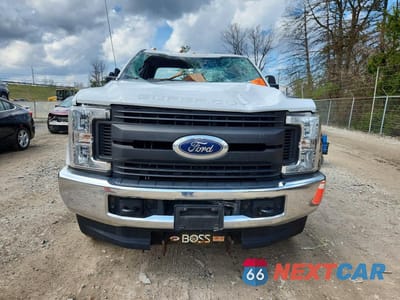 Piąte zdjęcie samochodu w środku: 2017 FORD F250 SUPER DUTY VIN:1FT7X2B63HEE62235 - miniatura