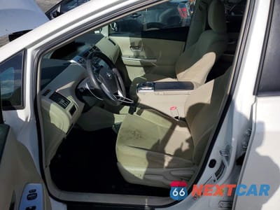 Zdjęcie 7 z 12 samochodu: 2013 TOYOTA PRIUS V THREE VIN:JTDZN3EU9D3268863 - miniatura