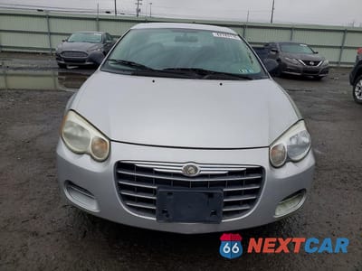 Piąte zdjęcie samochodu w środku: 2005 CHRYSLER SEBRING VIN:1C3EL46XX5N560227 - miniatura