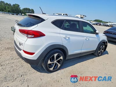 Trzecie zdjęcie samochodu z tyłu: 2016 HYUNDAI TUCSON SPORT VIN:KM8J3CA28GU254079 - miniatura