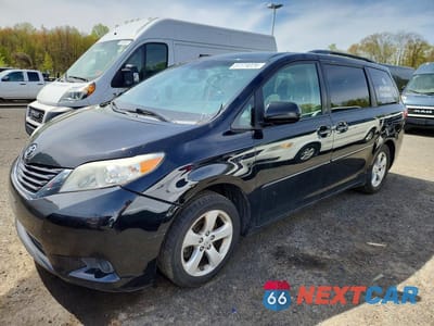 2017 TOYOTA SIENNA LE 5TDKZ3DCXHS816680 - główne zdjęcie licytacji z USA - miniatura