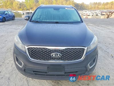 Piąte zdjęcie samochodu w środku: 2017 KIA SORENTO LX V6 VIN:5XYPG4A53HG288842 - miniatura