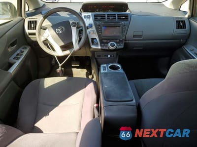 Zdjęcie 8 z 11 samochodu: 2012 TOYOTA PRIUS V TWO VIN:JTDZN3EUXC3153980 - miniatura