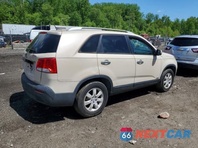 Trzecie zdjęcie samochodu z tyłu: 2011 KIA SORENTO LX VIN:5XYKTDA16BG020622 - miniatura