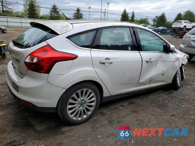 Trzecie zdjęcie samochodu z tyłu: 2012 FORD FOCUS TITANIUM VIN:1FAHP3N22CL309097 - miniatura