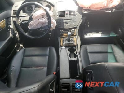 Zdjęcie 8 z 12 samochodu: 2008 MERCEDES-BENZ C 350 VIN:WDDGF56X88F158180 - miniatura