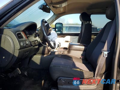 Zdjęcie 7 z 14 samochodu: 2011 CHEVROLET SUBURBAN K2500 LS VIN:1GNWKLEG6BR122928 - miniatura