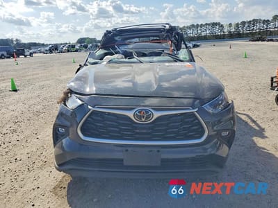 Piąte zdjęcie samochodu w środku: 2022 TOYOTA HIGHLANDER XLE VIN:5TDHZRBH4NS227857 - miniatura