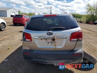 Zdjęcie 6 z 13 samochodu: 2012 KIA SORENTO LX VIN:5XYKT3A68CG299997 - miniatura