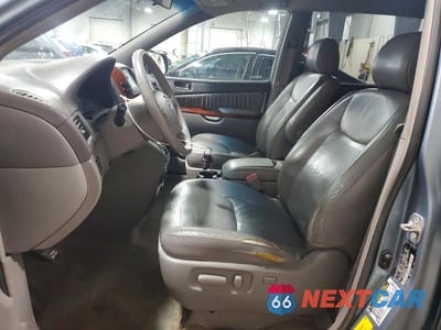 Zdjęcie 7 z 13 samochodu: 2005 TOYOTA SIENNA VIN:5TDBA22C95S046598 - miniatura