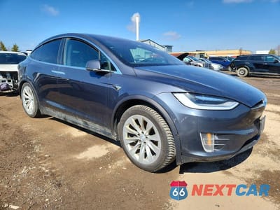 Czwarte zdjęcie samochodu z boku: 2017 TESLA MODEL X VIN:5YJXCDE29HF045698 - miniatura