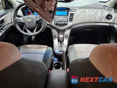 Zdjęcie 8 z 11 samochodu: 2012 CHEVROLET CRUZE LS VIN:1G1PC5SH1C7129777 - miniatura