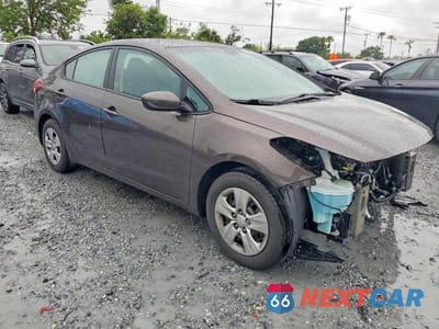 Czwarte zdjęcie samochodu z boku: 2017 KIA FORTE LX VIN:3KPFK4A73HE124659 - miniatura