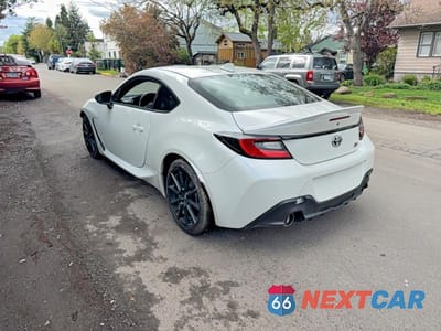 Trzecie zdjęcie samochodu z tyłu: 2023 TOYOTA GR 86 PREMIUM VIN:JF1ZNBE17P9753932 - miniatura