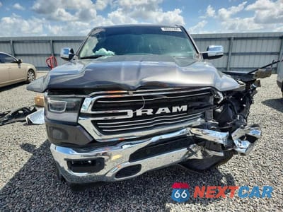 Piąte zdjęcie samochodu w środku: 2020 RAM 1500 LARAMIE VIN:1C6RREJT3LN152968 - miniatura