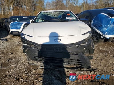 Piąte zdjęcie samochodu w środku: 2025 TOYOTA CAMRY LE VIN:4T1DAACK1SU511015 - miniatura