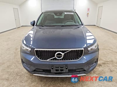 Piąte zdjęcie samochodu w środku: 2022 VOLVO XC40 T5 MOMENTUM VIN:YV4162UK9N2747891 - miniatura