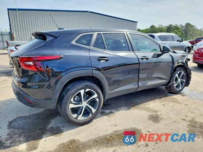 Trzecie zdjęcie samochodu z tyłu: 2026 CHEVROLET TRAX 1RS VIN:KL77LGEP8TC022168 - miniatura