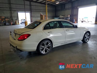 Trzecie zdjęcie samochodu z tyłu: 2015 MERCEDES-BENZ C 300 VIN:55SWF4JB7FU056168 - miniatura
