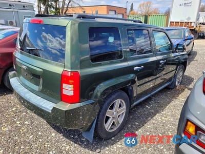 Czwarte zdjęcie samochodu z boku: 2007 JEEP PATRIOT SPORT VIN:1J8FF28W97D392209 - miniatura