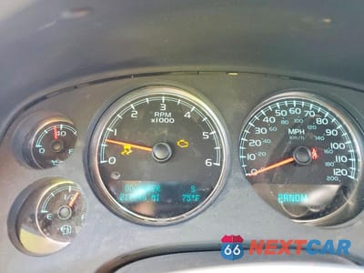 Zdjęcie 9 z 13 samochodu: 2013 CHEVROLET SUBURBAN VIN:1GNSCHE02DR212835 - miniatura