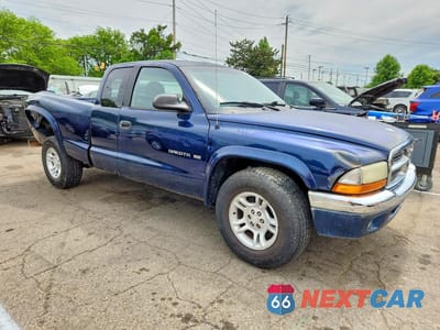 Czwarte zdjęcie samochodu z boku: 2002 DODGE DAKOTA SLT VIN:1B7GL42X92S688627 - miniatura