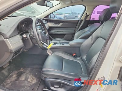 Zdjęcie 7 z 12 samochodu: 2018 JAGUAR XF VIN:SAJBR4FX5JCY70175 - miniatura
