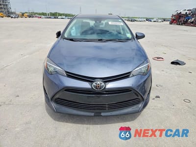 Piąte zdjęcie samochodu w środku: 2018 TOYOTA COROLLA LE VIN:5YFBURHE1JP846050 - miniatura