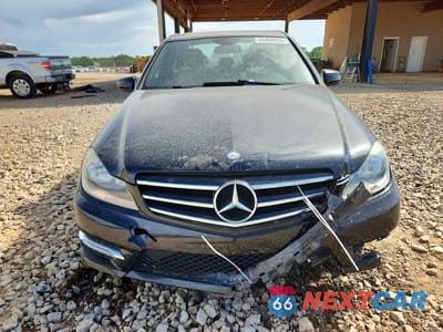 Piąte zdjęcie samochodu w środku: 2014 MERCEDES-BENZ C 250 VIN:WDDGF4HBXEA966308 - miniatura