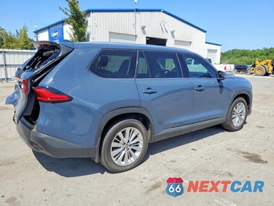 Trzecie zdjęcie samochodu z tyłu: 2024 TOYOTA GRAND HIGHLANDER PLATINUM VIN:5TDAAAB56RS027956 - miniatura