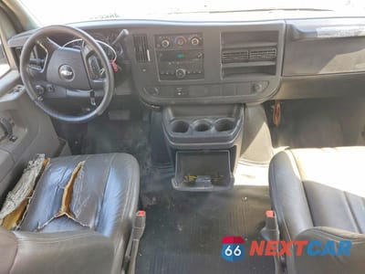 Zdjęcie 8 z 12 samochodu: 2008 CHEVROLET EXPRESS 3500 UTILITY / SERVICE VAN VIN:1GCHG35K181188608 - miniatura