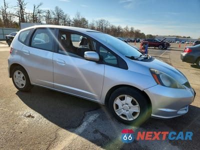 Czwarte zdjęcie samochodu z boku: 2013 HONDA FIT VIN:JHMGE8H3XDC037475 - miniatura