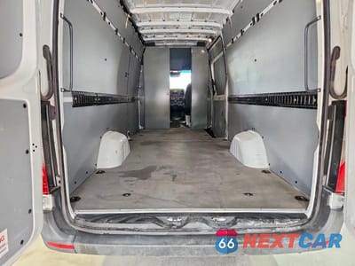 Zdjęcie 10 z 13 samochodu: 2024 MERCEDES BENZ SPRINTER 2500 DELIVERY VAN VIN:W1Y4KCHY0RT192633 - miniatura